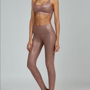 NWOT NOLI YOGA PINK FOIL LEGGINGS Large